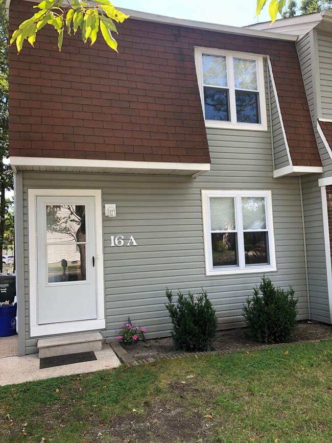 Bienvenido - 16 Crestmont Dr