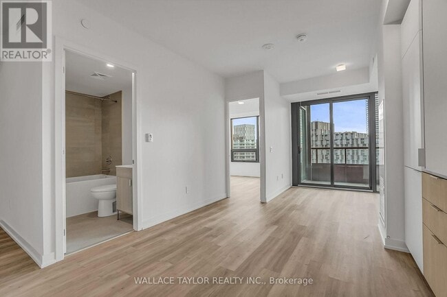 Photo du bâtiment - 28 Eastern Ave