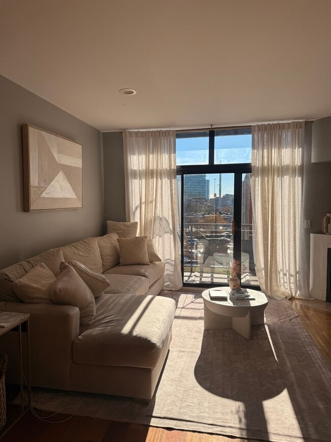 Photo - 651 N Milwaukee Ave Apartment