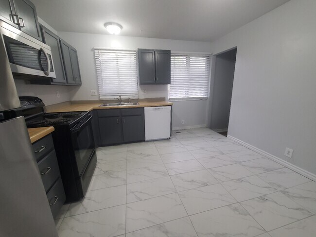 Building Photo - 4023 S Sagers Way
