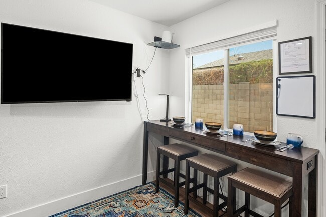 Photo - 1110 E Polk St Apartment