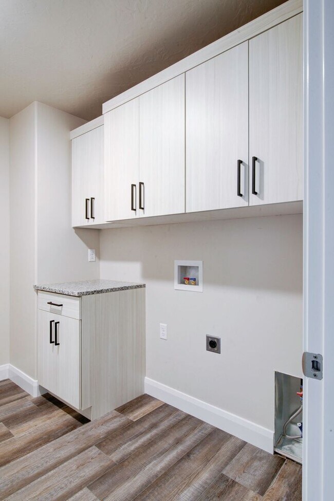 Foto del edificio - Beautiful Almost New Townhome in Cedar City!