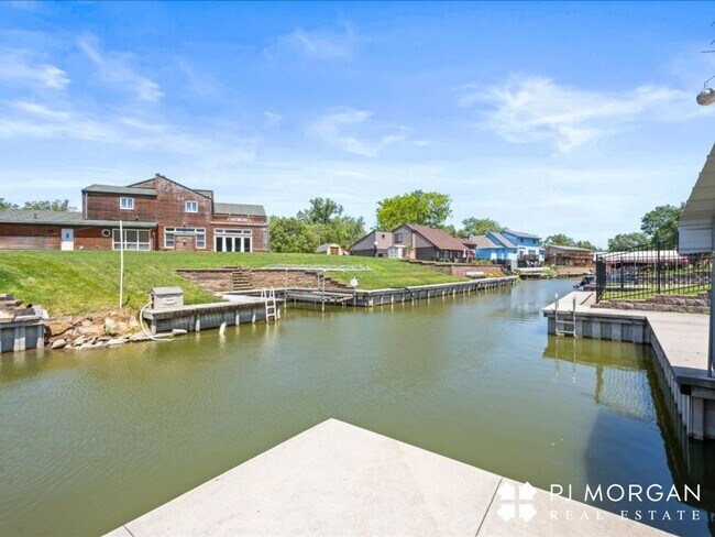 Foto del edificio - Relax. Recharge. Repeat. Lakefront Living ...