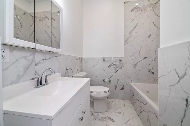 Building Photo - 546 Hudson Street