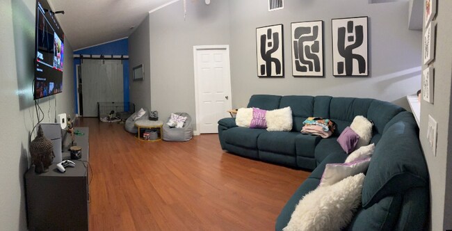 Building Photo - 622 Crystal's Blvd