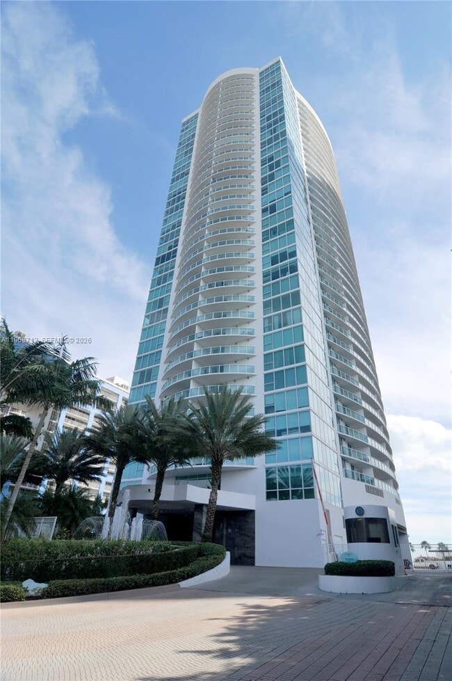 Building Photo - 2101 Brickell Ave