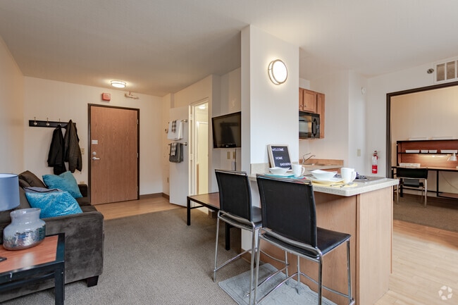 2BR, 2BA - Towers on State - Historical Access