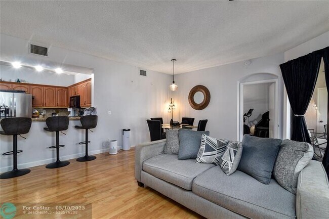 Foto del edificio - 15880 SW 3rd St