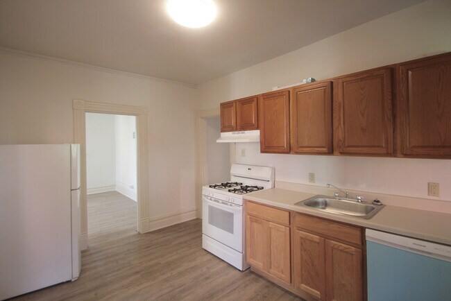 Building Photo - 429 Kelly Ave