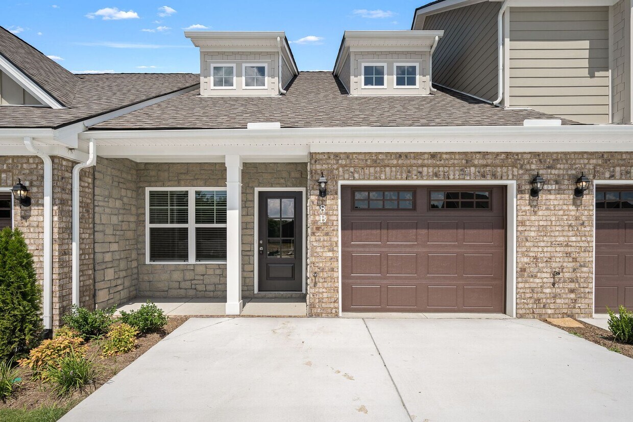 Primary Photo - Park Place Townhome!