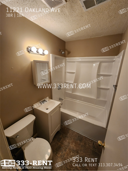 Foto del edificio - 11221 Oakland Ave