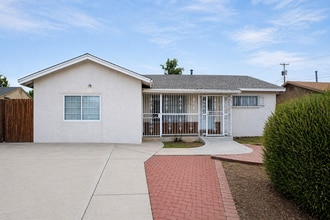 Building Photo - 5216 Los Arboles Ave NE