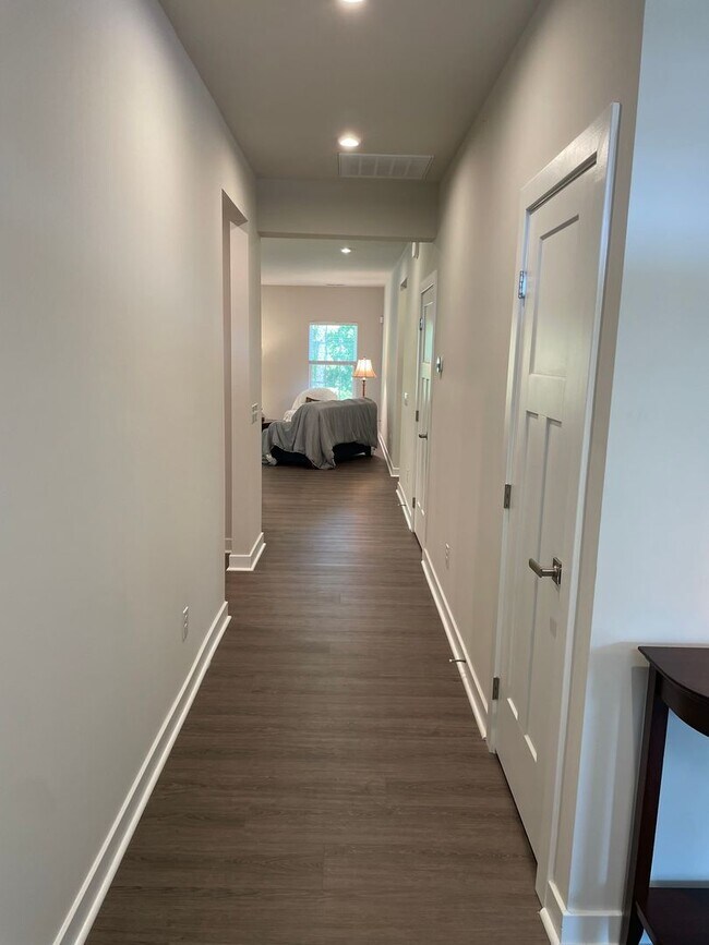 Foto del edificio - 2116 Sounders Ln NE