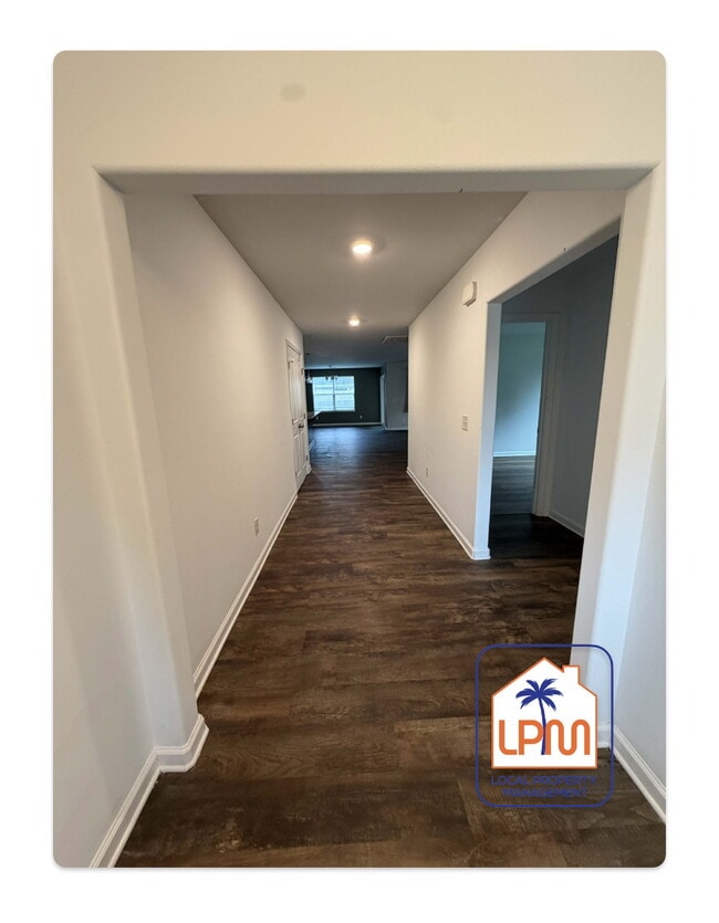 Building Photo - 3-Bedroom, 2 Full Baths in Ridgeland – 1,679 Sq. Ft. of Cozy Living!