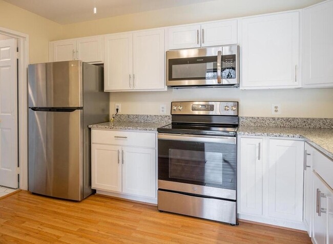 2022 Kitchen - 6800 FLEETWOOD Rd