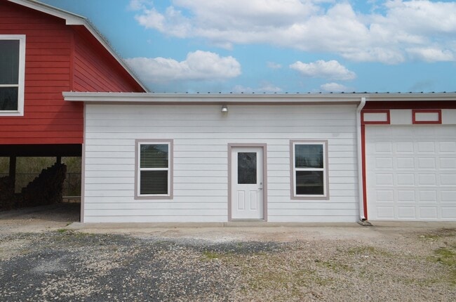 Building Photo - 2002 County Rd 55