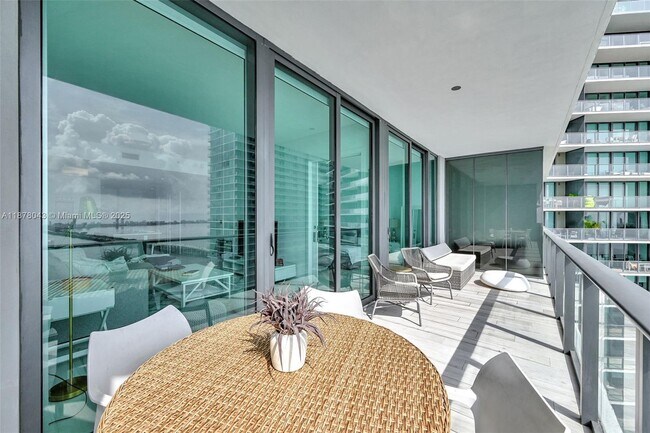 Foto del edificio - 480 NE 31st St
