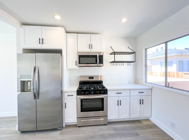 Foto del edificio - 15301 Eastwood Ave