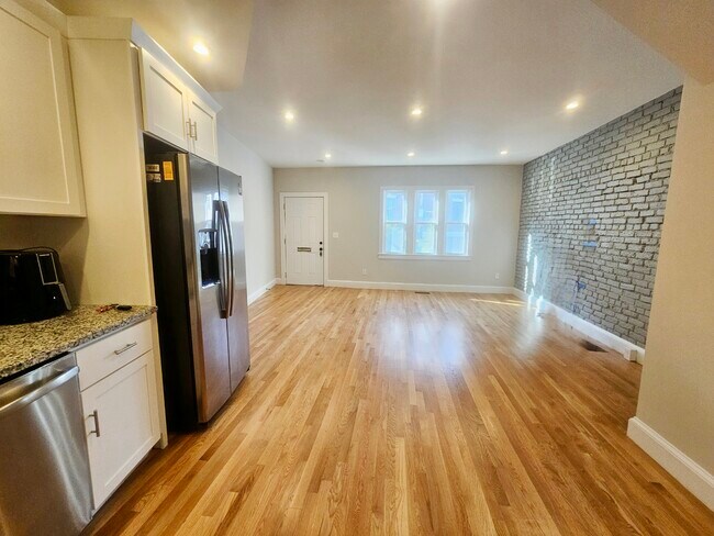 Building Photo - 131 Sutherland Rd