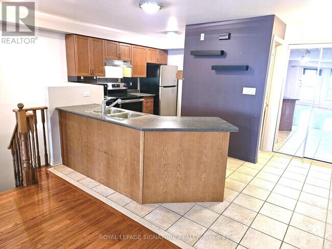 Photo du bâtiment - 118-118 Finch Ave W