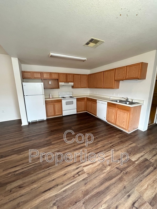 Foto del edificio - 15416 Kamary Ln
