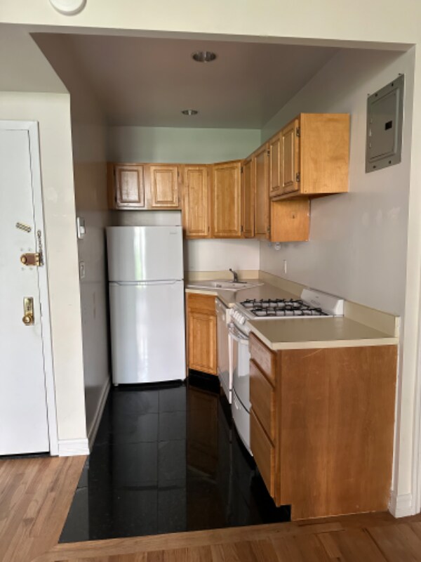 Foto del edificio - 251 W 76th St