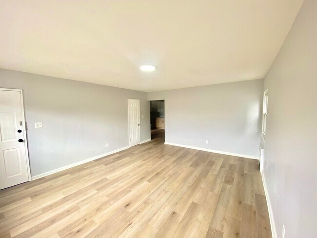 Building Photo - 164 Stegman St