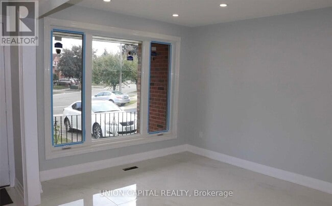 Building Photo - 3210 Fairfox Crescent
