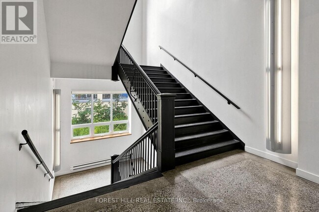Building Photo - 21 Nassau St