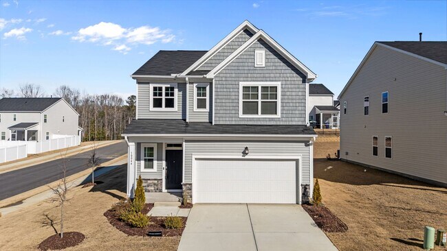 Foto del edificio - Beautiful 2-Story 4 Bedroom, 3 Bath Home in Angier — Just 30 Minutes from Downtown Raleigh