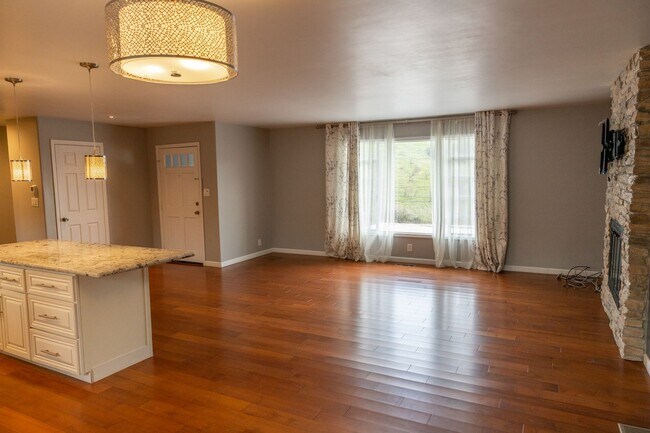 Foto del edificio - A Resort Style Home in Castro Valley!  Castro Valley Schools