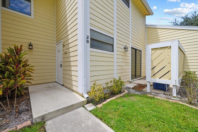 Foto del edificio - 402 Lakewood Ct