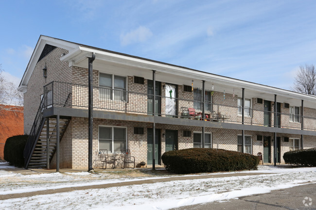 Building Photo - Carriage House Apartments