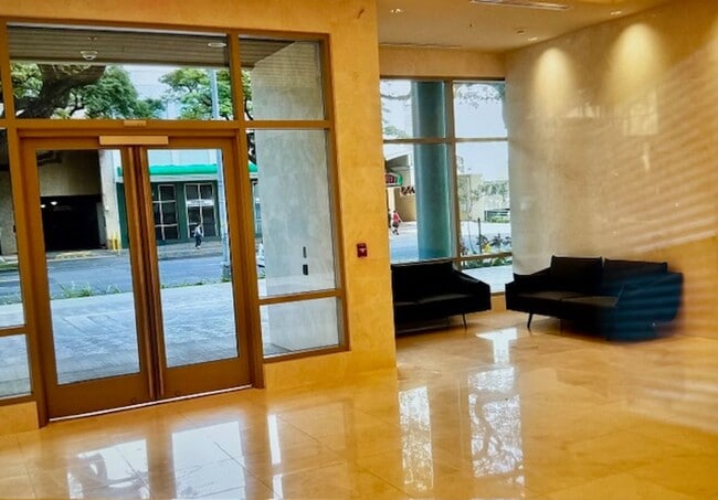 Building Photo - Modern, corner unit condo with ocean views at Kapiolani Residence