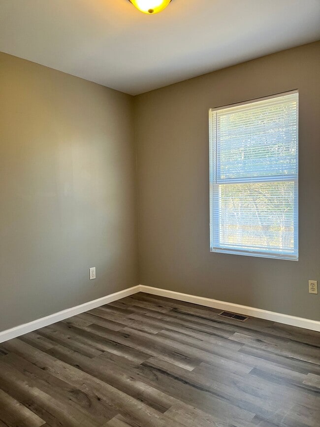 Building Photo - 416 Briden