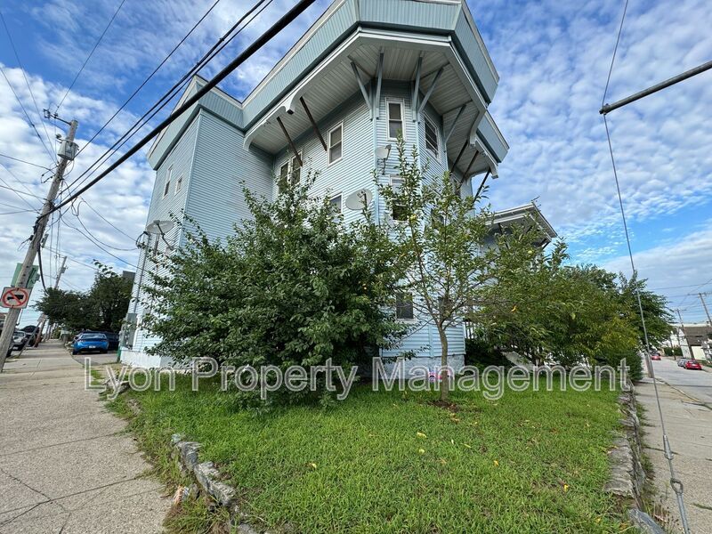 Primary Photo - 412 Elm St