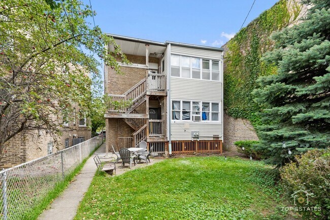 Foto del edificio - 6738 N Rockwell St