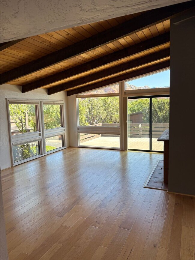 Building Photo - Unfurnished, 1-Year Long-Term Rental