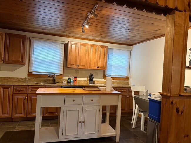 Foto del edificio - 28 Quisset Rd