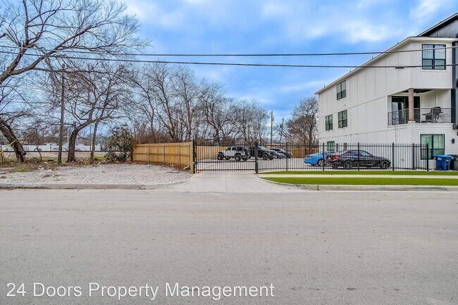 Foto del edificio - 5 br, 5.5 bath House - 2203 W Devitt St