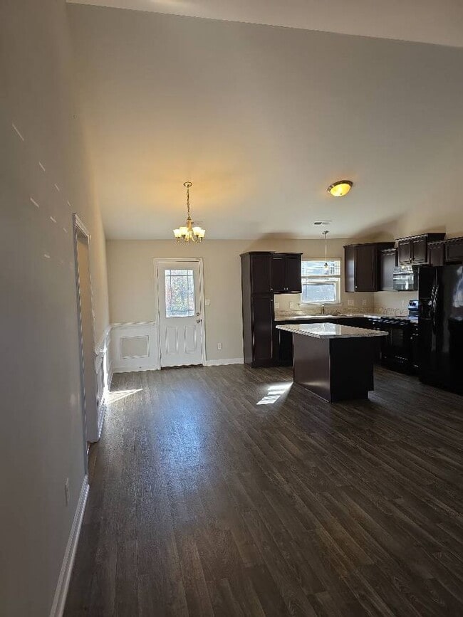 Building Photo - 3 bedroom, 2 bath in Rockford Forest