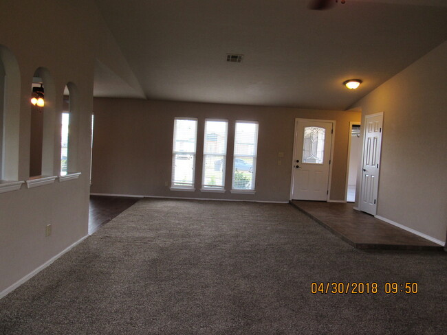 Building Photo - Wonderful home located in Eisenhower Village.