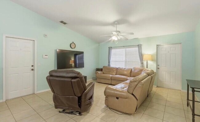 Foto del edificio - 726 SW Bond Rd