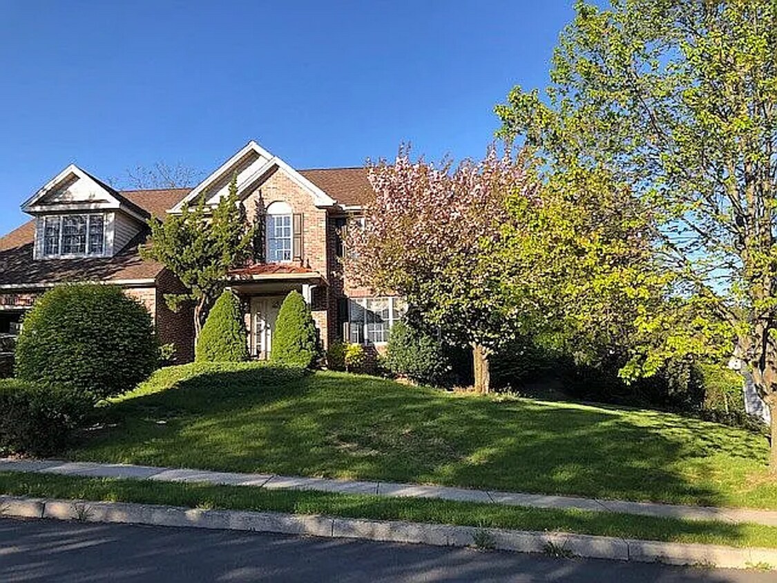 Primary Photo - 111 Round Ridge Rd