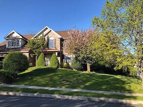 Building Photo - 111 Round Ridge Rd