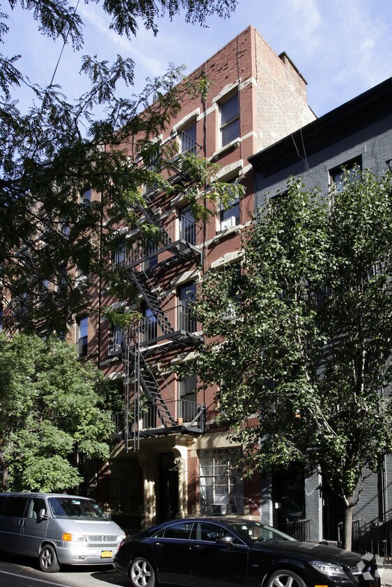 Primary Photo - 215 W 16th St