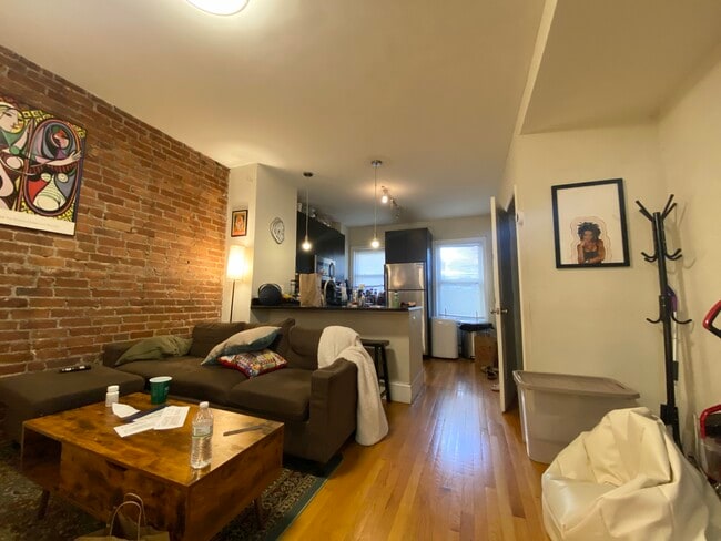 Foto del edificio - 14 Parker Hill Ave