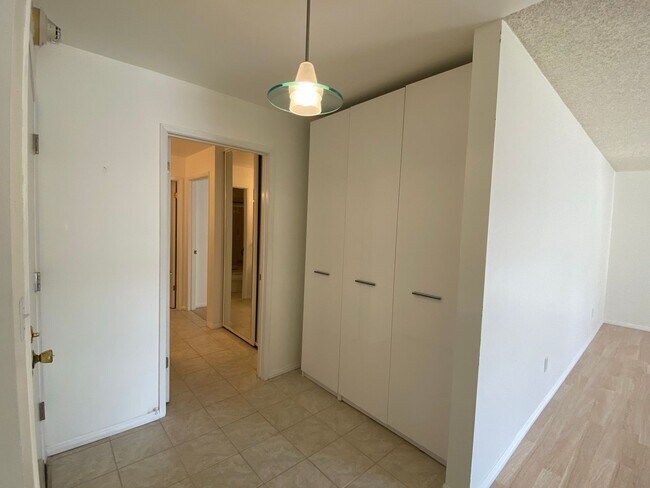 Foto del edificio - One Bedroom Condo Available in Watergate Community/Emeryville!