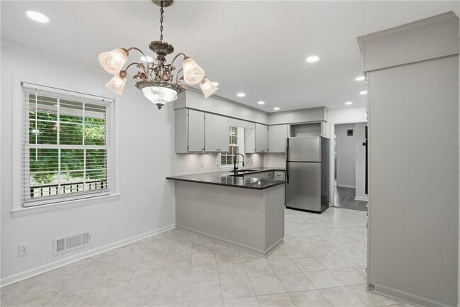 Foto del edificio - 128 McNeal Rd