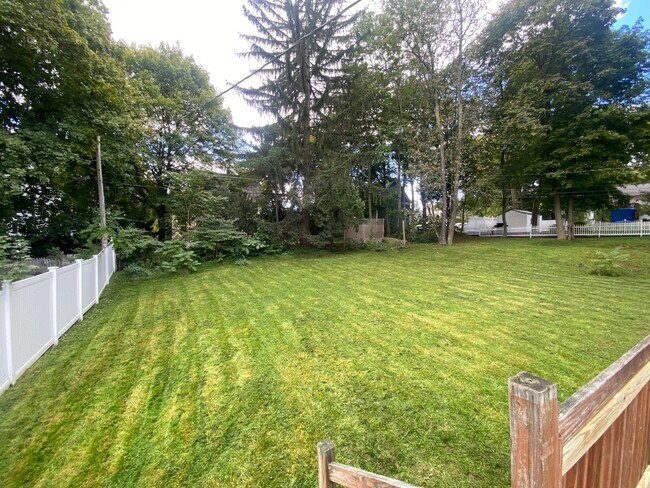 Foto del edificio - 6 Park View Dr